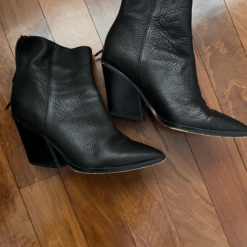 Comfortable low boots angle